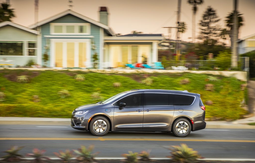 minivan-monday-technology-coaches-drivers-in-the-all-new-chrysler