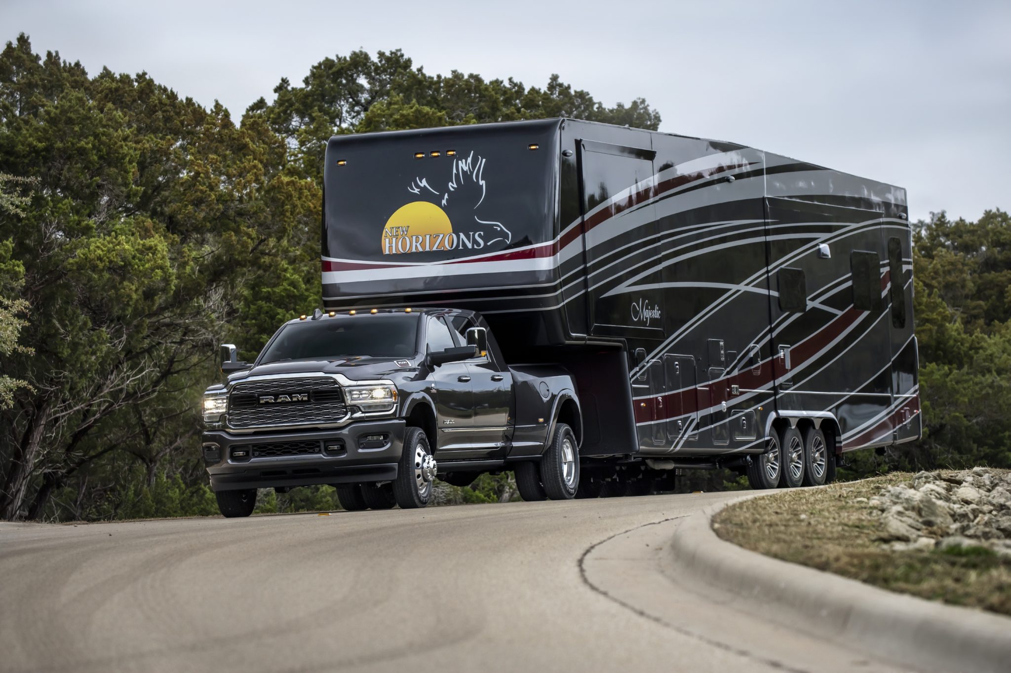 Tow with confidence: Trailering tech helps you hook up and drive safely