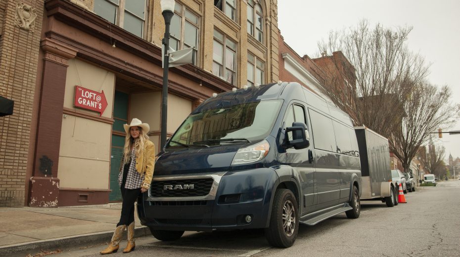 Ram BandVan Artist Elizabeth Cook